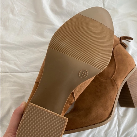 Boots - Picture 2 of 5